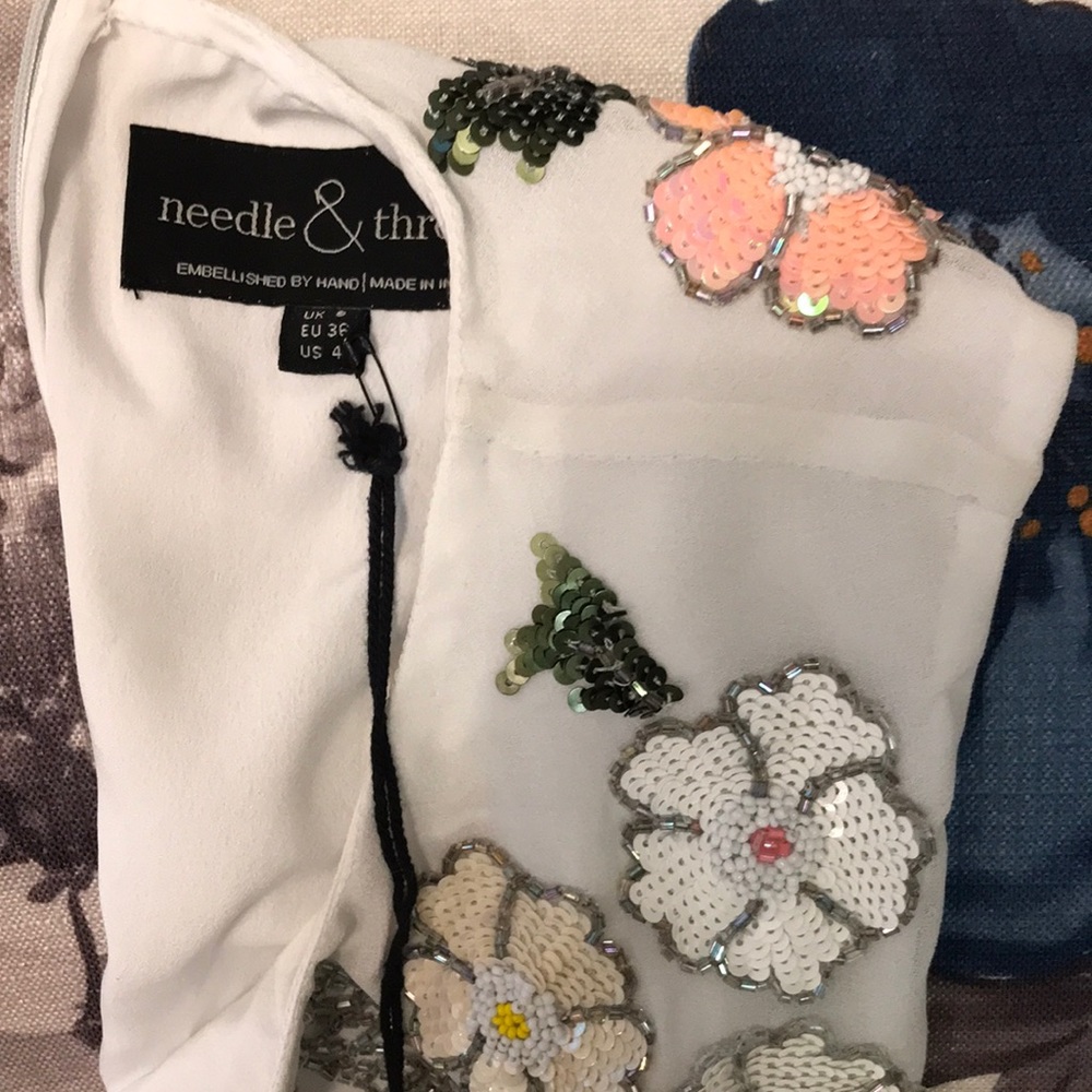 Needle and thread - Picture 11 of 11